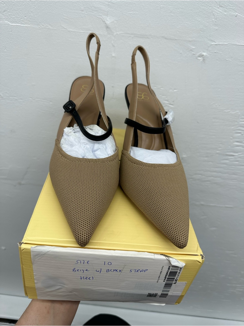 Cosy island beige with black strap heel